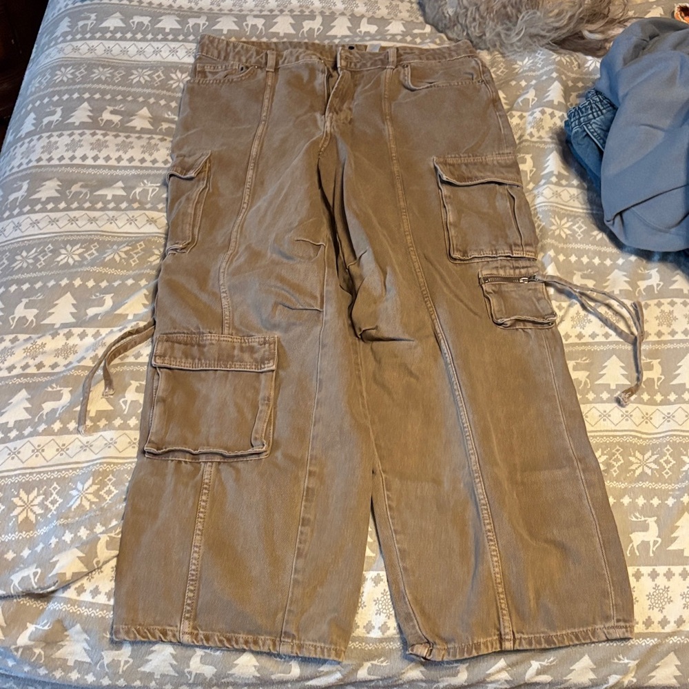 H&M Men's Khaki Cargo Pants